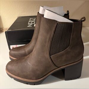 Naturalizer Madalynn Gore Water
Repellant Bootie Size 10W